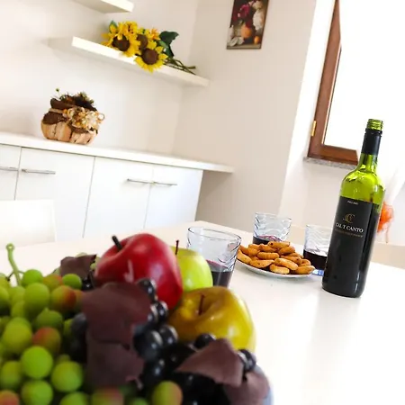With Wi-fi, Air Conditioning And Courtyard; Pets Allowed