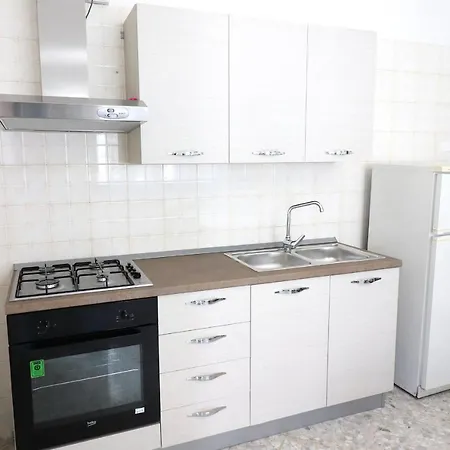 With Wi-fi, Air Conditioning And Courtyard; Pets Allowed *