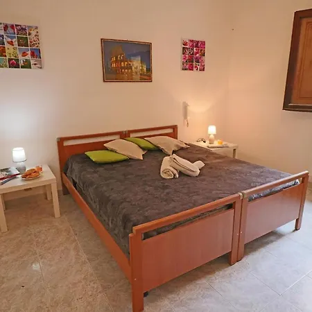 Holiday home With Wi-fi, Air Conditioning And Courtyard; Pets Allowed *