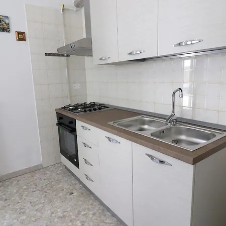 With Wi-fi, Air Conditioning And Courtyard; Pets Allowed *