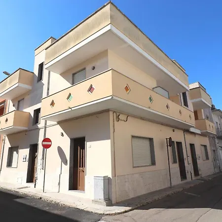 With Wi-fi, Air Conditioning And Courtyard; Pets Allowed *