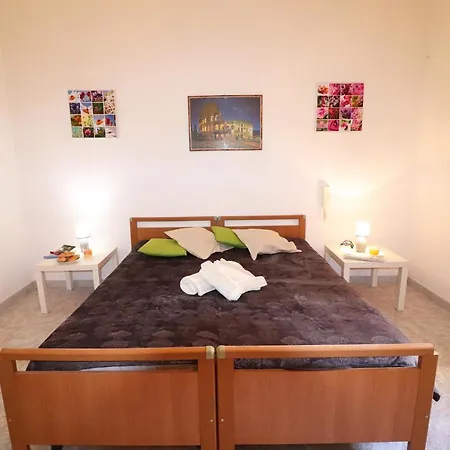 With Wi-fi, Air Conditioning And Courtyard; Pets Allowed *