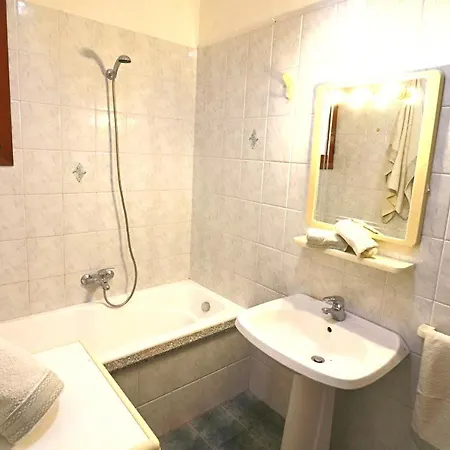 With Wi-fi, Air Conditioning And Courtyard; Pets Allowed *